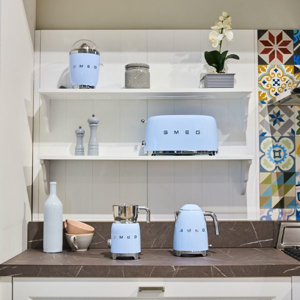 Smeg KLF03PBEU elkedel pastelbl? 1,7 liter 2400 watt - Image 4