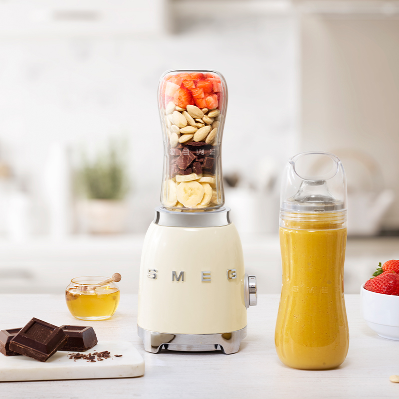 Smeg PBF01WHEU Personal blender creme inkl. 2 stk. flasker 0,6 liter - Image 4