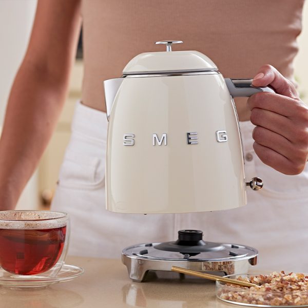 Smeg elkedel mini creme 0,8 liter 1400 watt - Image 9
